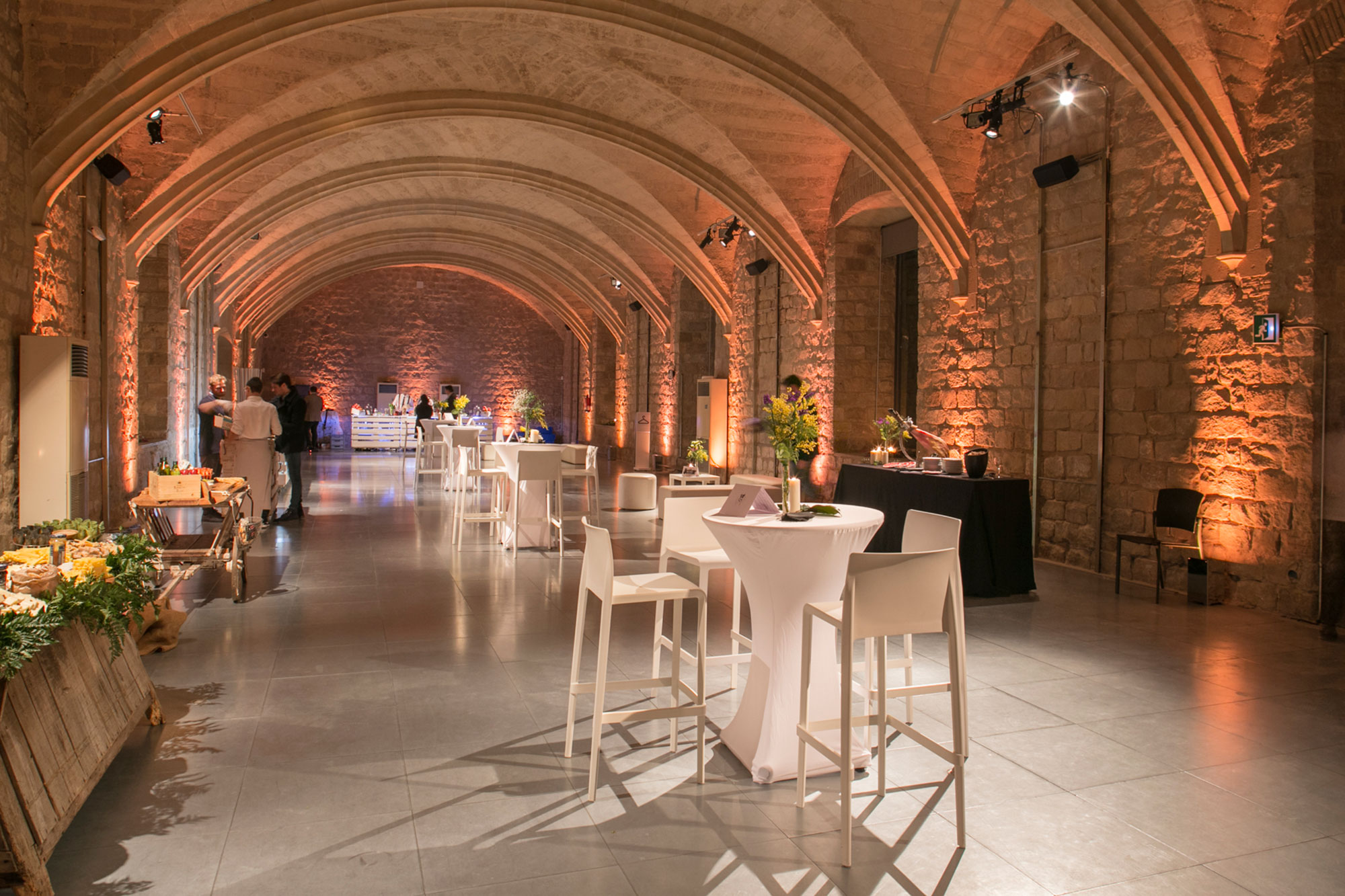 Los escenarios suelen ser lugares muy especiales, como fue el Convent Dels Angels. Foto: Banquete Pop Up. Los escenarios suelen ser lugares muy especiales, como fue el Convent Dels Angels. Foto: Banquete Pop Up.