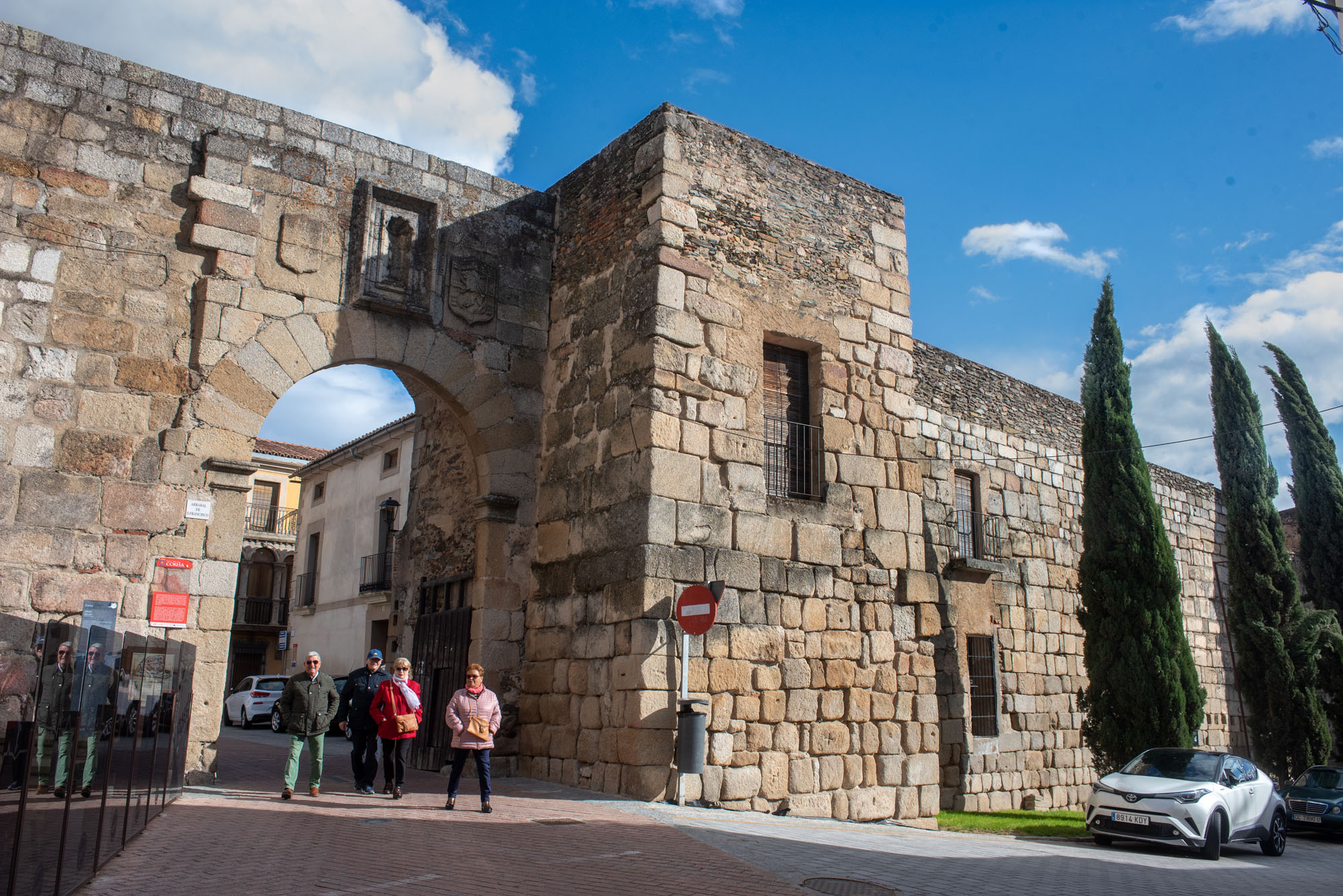 Coria: Esta muralla ha visto pasar de todo: romanos, visigodos, árabes y reyes castellanos. Foto: Antonio Karpint. Coria: Esta muralla ha visto pasar de todo: romanos, visigodos, árabes y reyes castellanos. Foto: Antonio Karpint.
