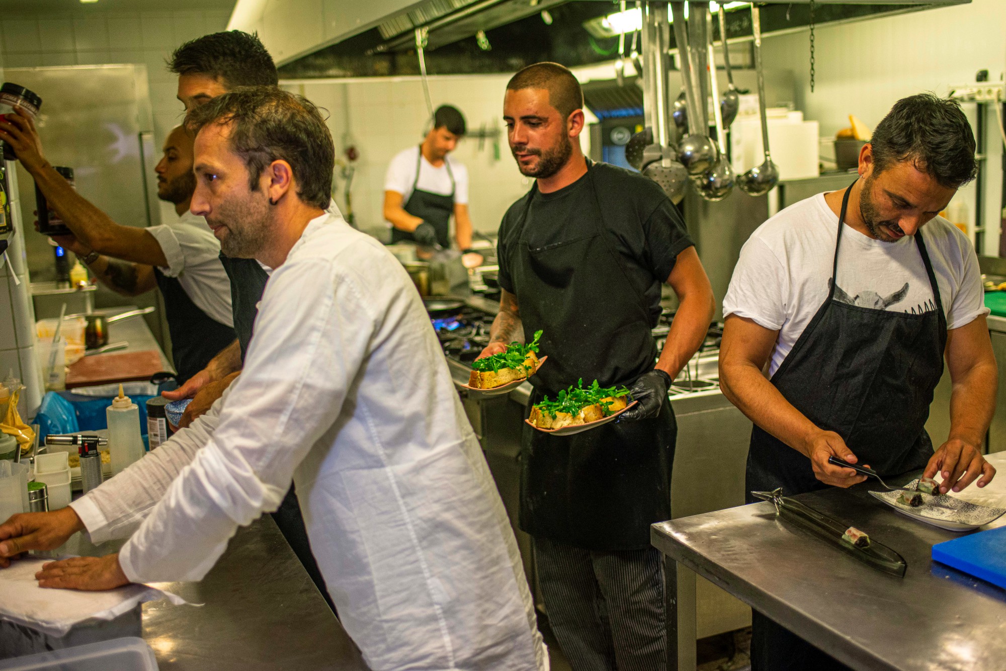 Restaurante 'Can Vent' (Es Pujols, Formentera): Juan Ramón Cobo y Cristian Periscal en cocina Restaurante 'Can Vent' (Es Pujols, Formentera): Juan Ramón Cobo y Cristian Periscal en cocina