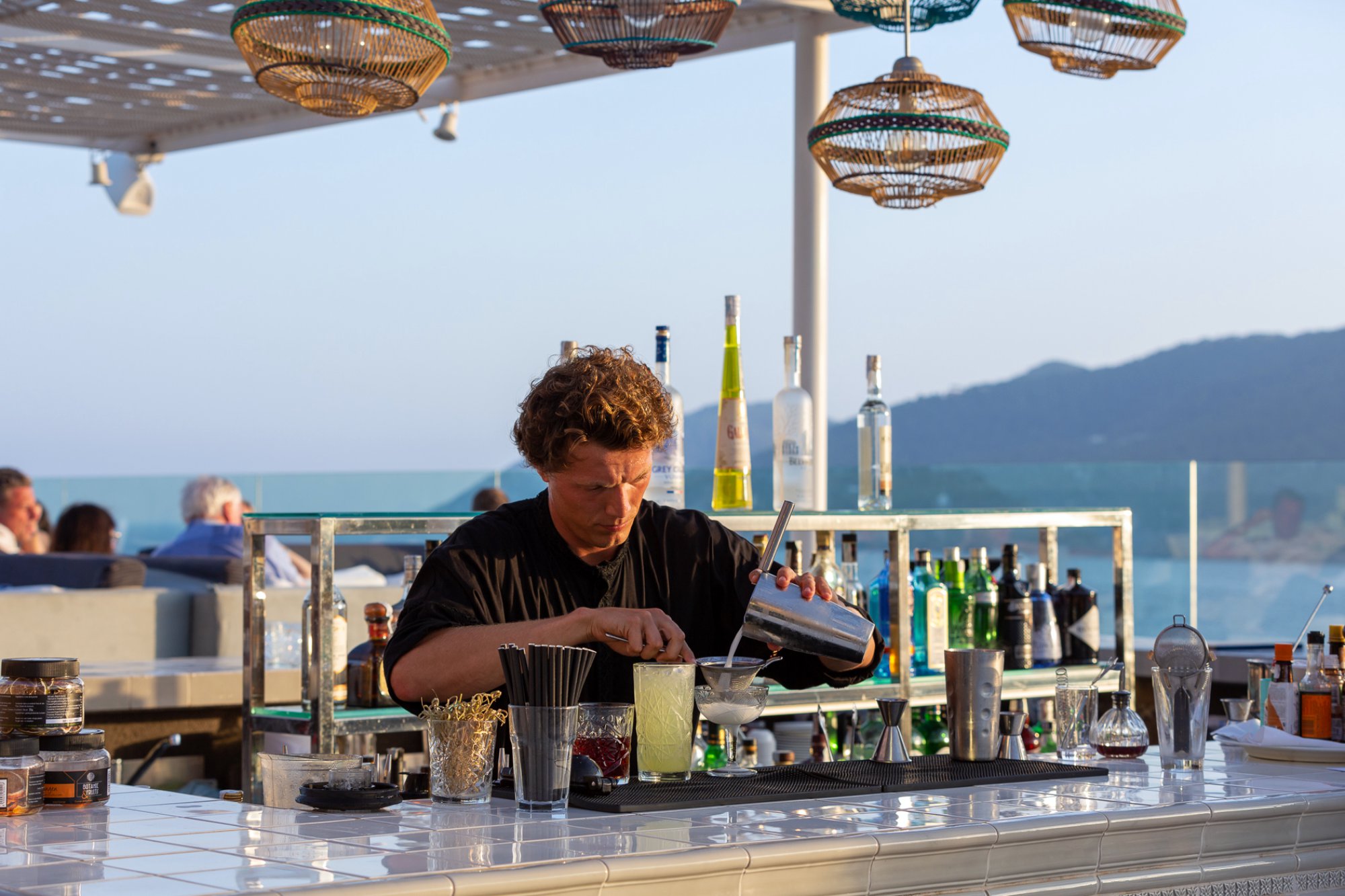 Restaurante 'Maymanta' (Ibiza): coctelero de la zona de la piscina Restaurante 'Maymanta' (Ibiza): coctelero de la zona de la piscina