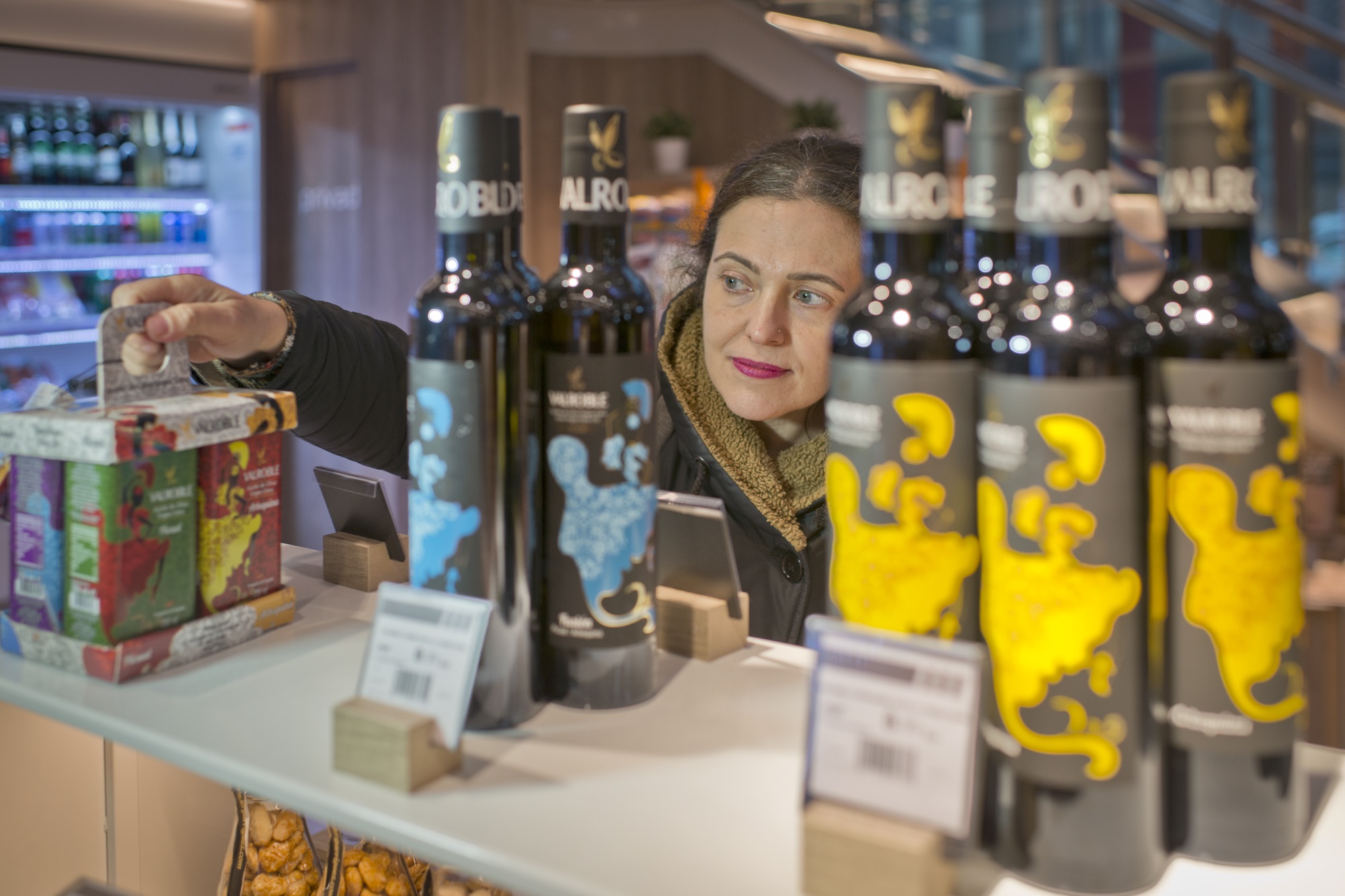 Una botella bonita de buen aceite de oliva, todo un acierto con el que quedarás genial. Una botella bonita de buen aceite de oliva, todo un acierto con el que quedarás genial.