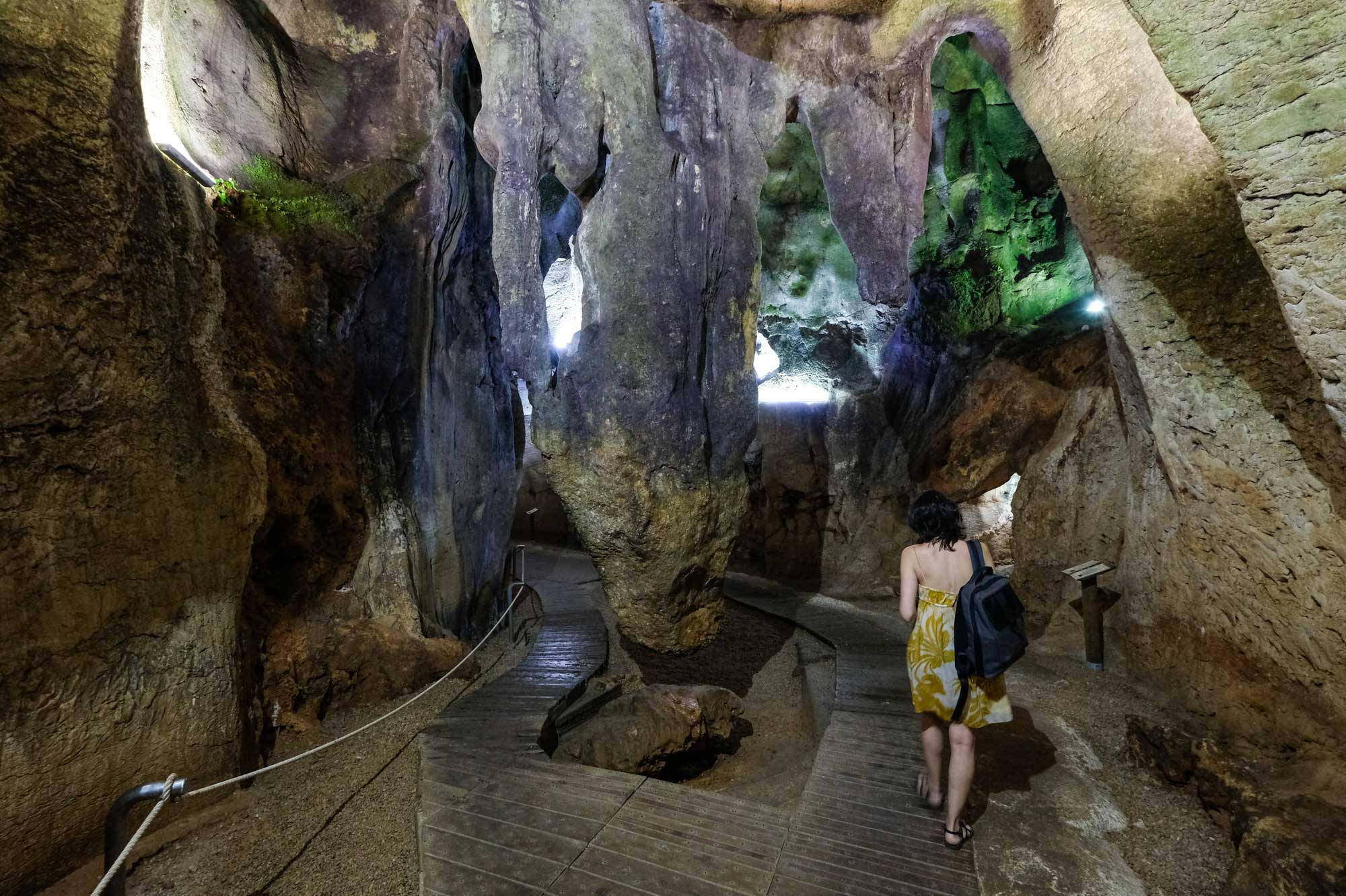 La Sala de la Campaba de la Cueva de las Calaveras. La Sala de la Campaba de la Cueva de las Calaveras.