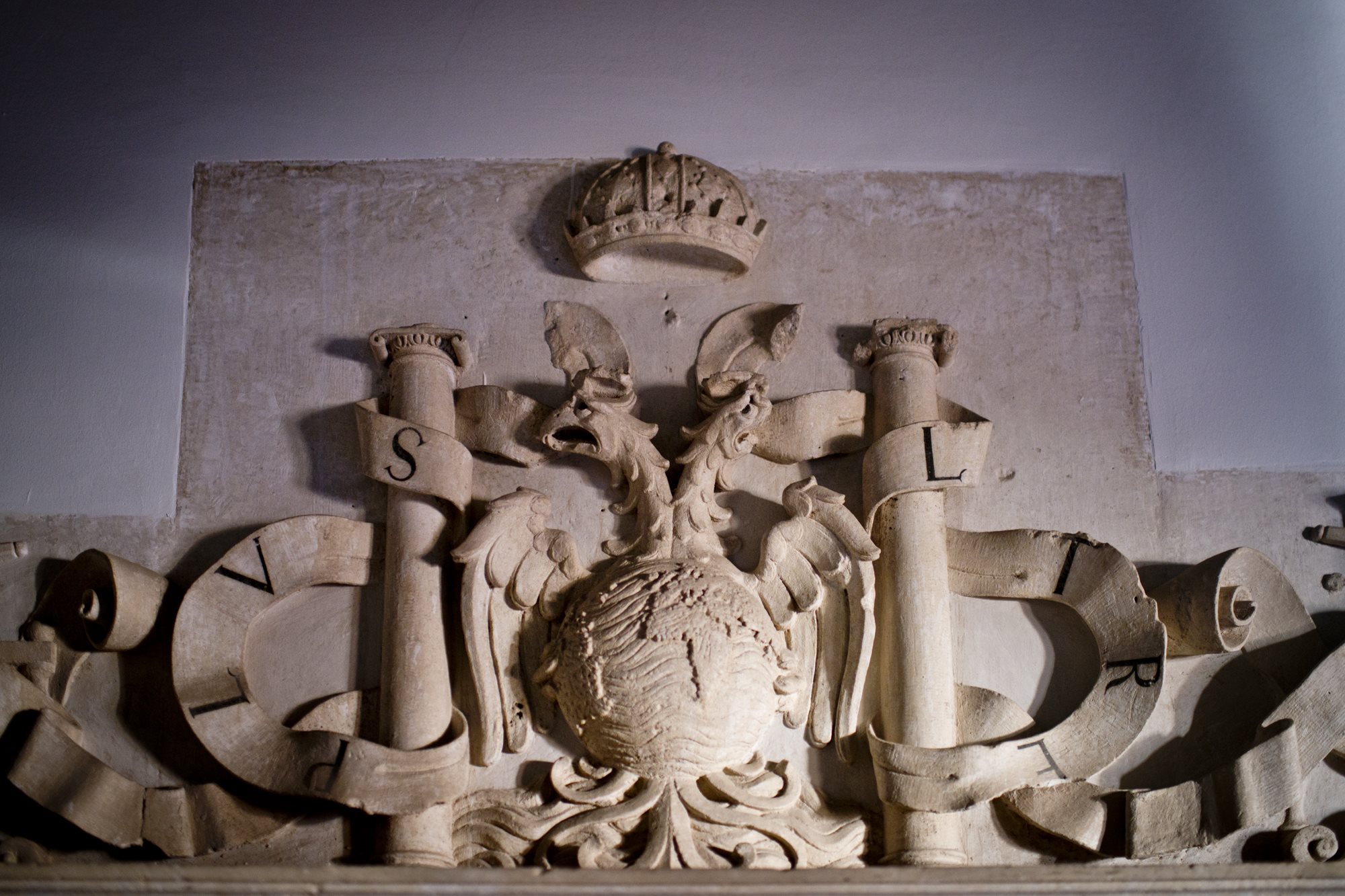 Escudo de Carlos V. La Alhambra, Granada. Escudo de Carlos V. La Alhambra, Granada.