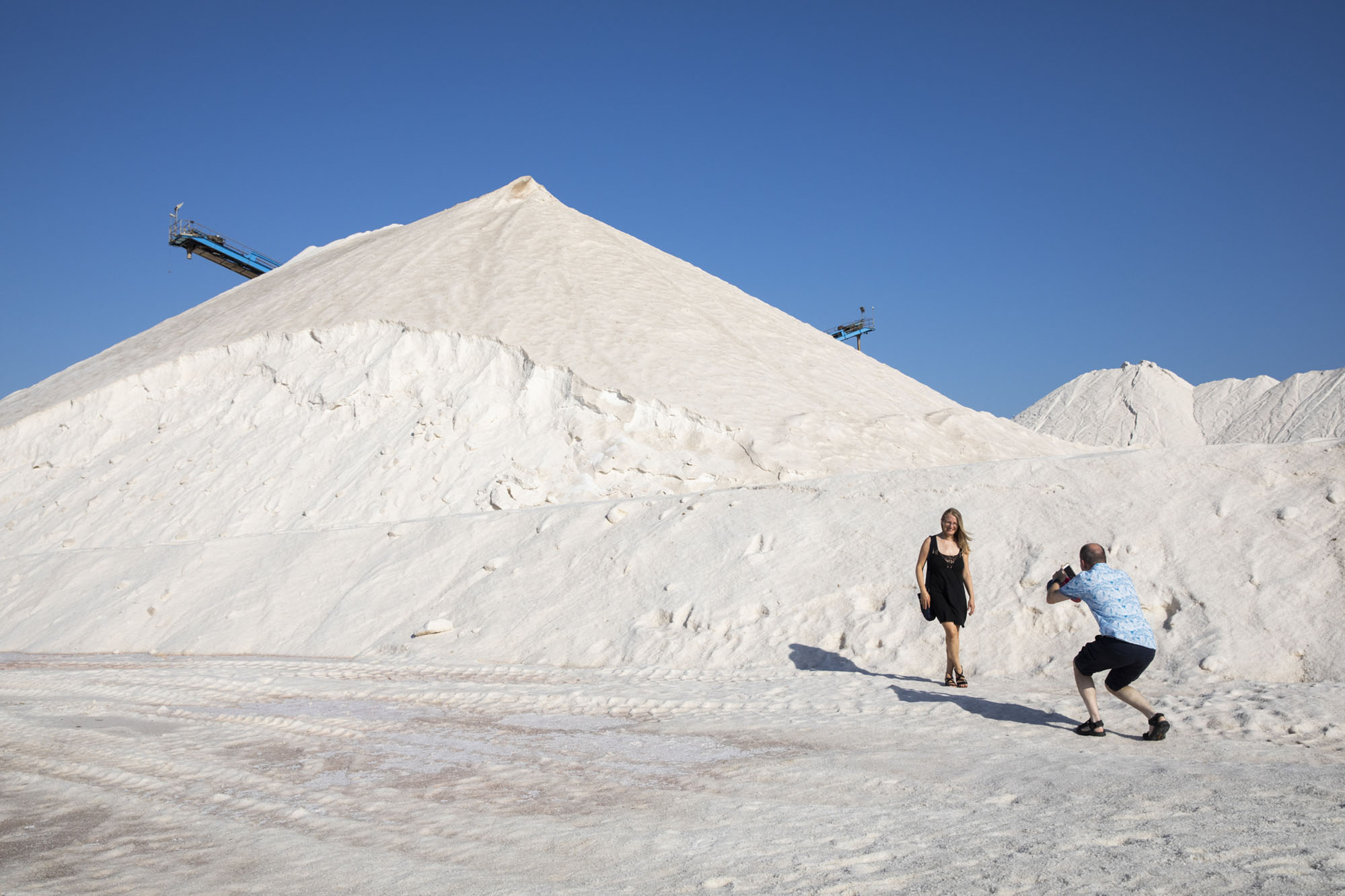 Cada año, estas Salinas producen en torno a 600.000 toneladas de sal. Cada año, estas Salinas producen en torno a 600.000 toneladas de sal.