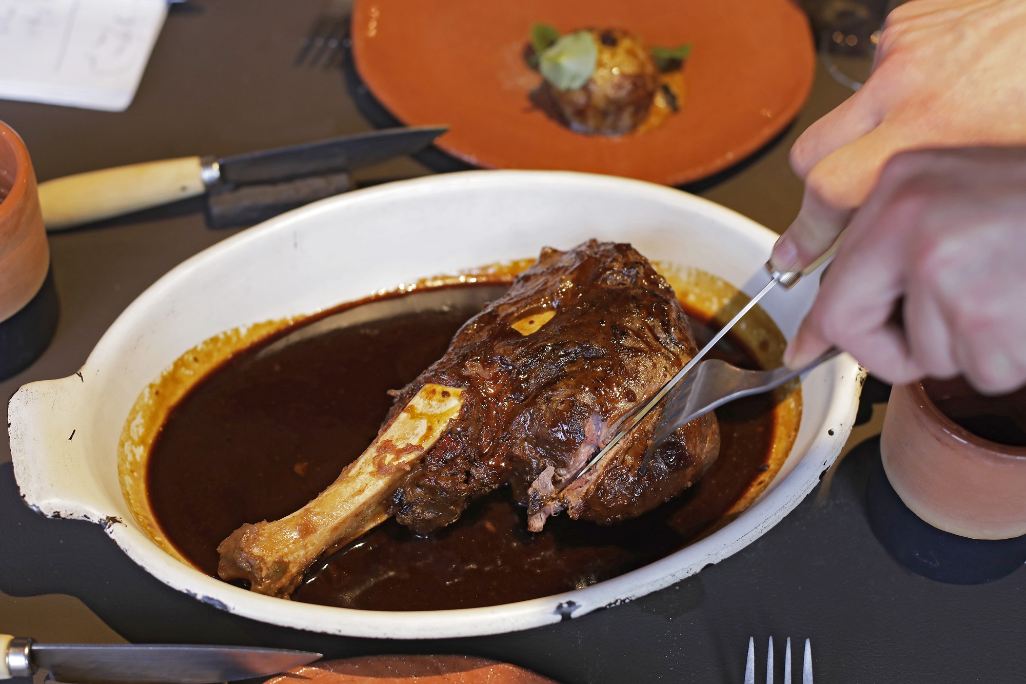 Liquen de los árboles y hoja de ombligo de Venus son algunos de los ingredientes del último pase.