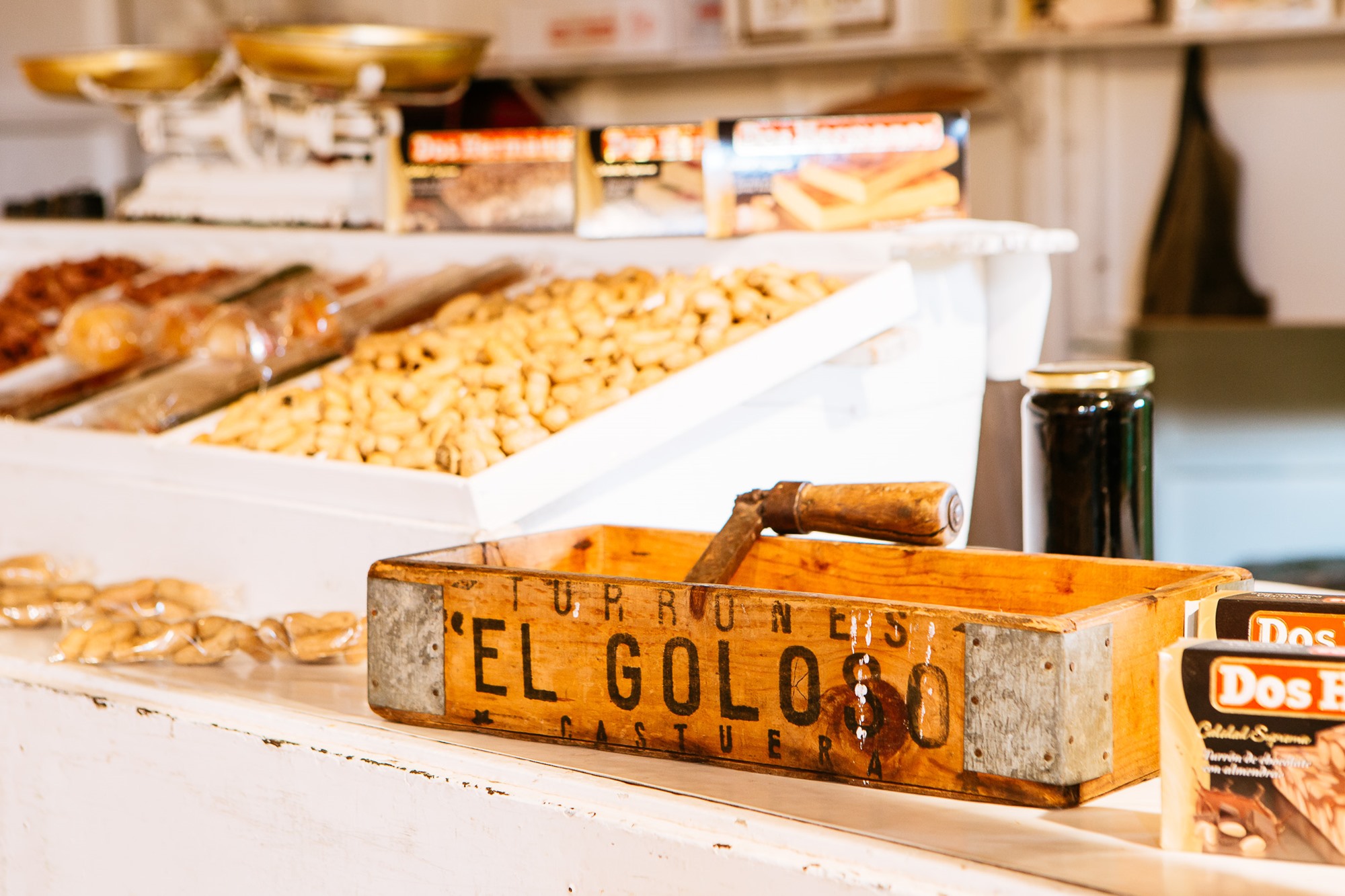 Las grandes empresas del pueblo llevan fabricando turrón desde hace más de 50 años. Las grandes empresas del pueblo llevan fabricando turrón desde hace más de 50 años.