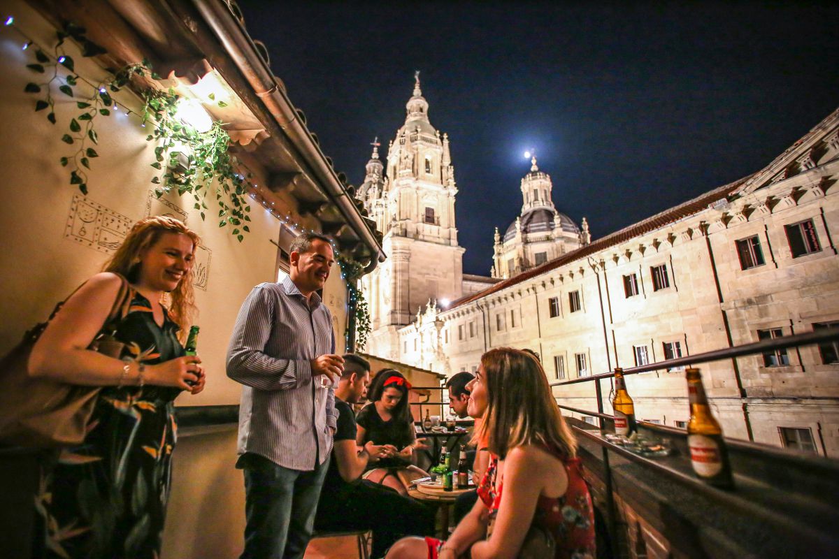 Rincones como este, con vistas a la Clerecía, hacen de Salamanca un destino especial. Foto: Félix Corchado Rincones como este, con vistas a la Clerecía, hacen de Salamanca un destino especial. Foto: Félix Corchado