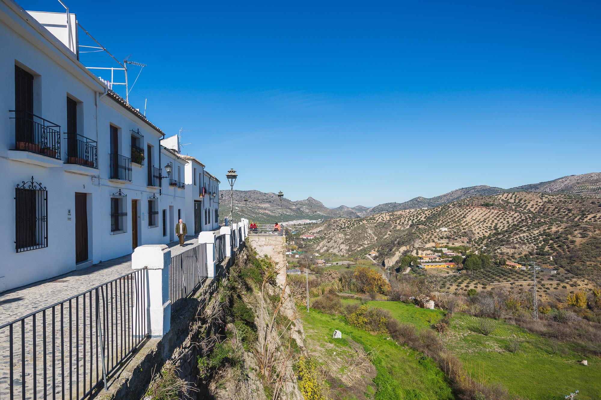 El Adarve, en la parte exterior del barrio de La Villa, es un balcón natural y resulta un mirador perfecto. El Adarve, en la parte exterior del barrio de La Villa, es un balcón natural y resulta un mirador perfecto.