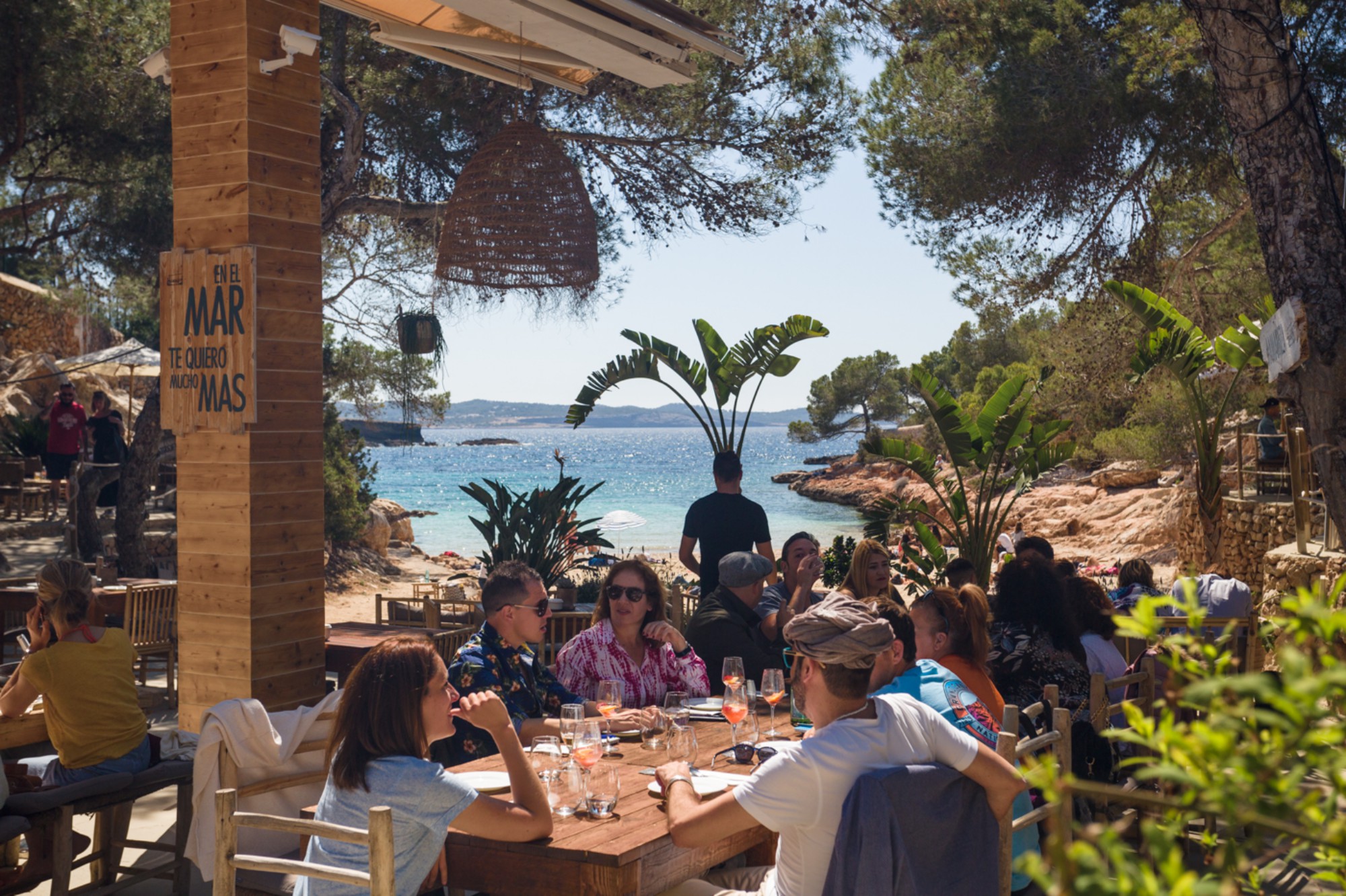 Costa noroeste de Ibiza: chiringuito de Cala Gracioneta Costa noroeste de Ibiza: chiringuito de Cala Gracioneta