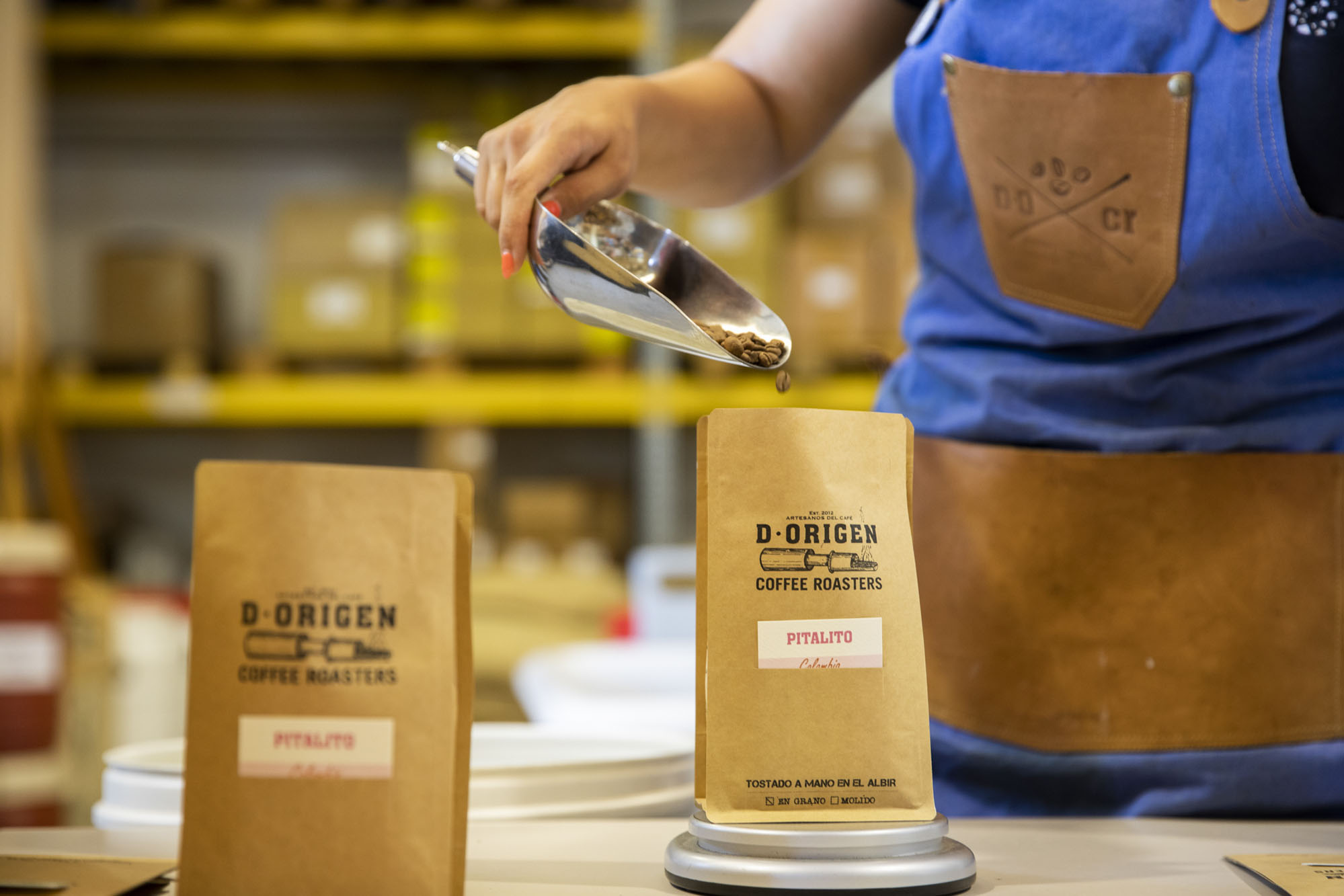 Cada bolsa de café 'D•Origen' tiene un pequeño bolsillo donde guarda la ficha de lo que contiene. Cada bolsa de café 'D•Origen' tiene un pequeño bolsillo donde guarda la ficha de lo que contiene.