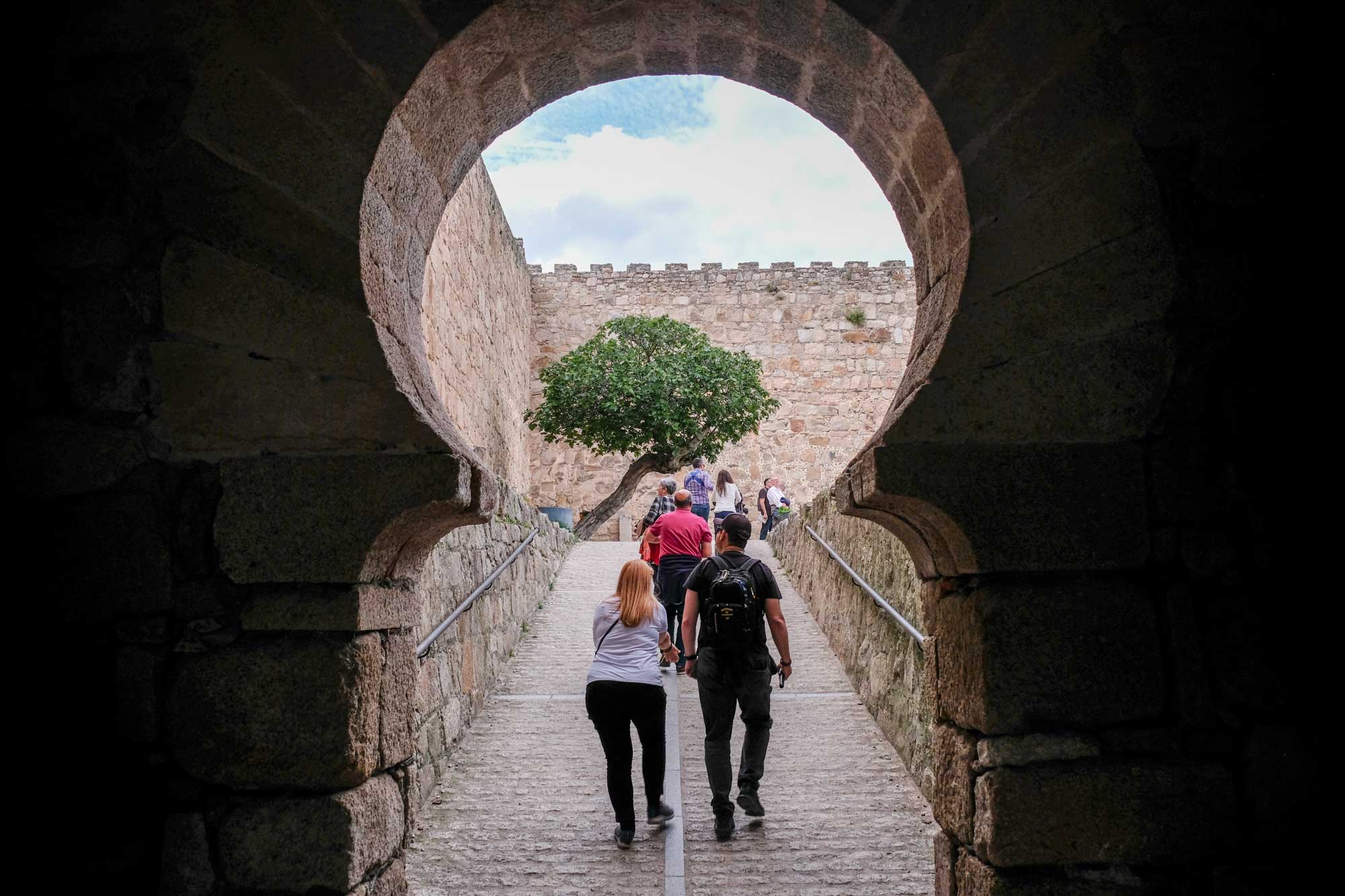Entrada al castillo de la época califal de Trujillo. Entrada al castillo de la época califal de Trujillo.