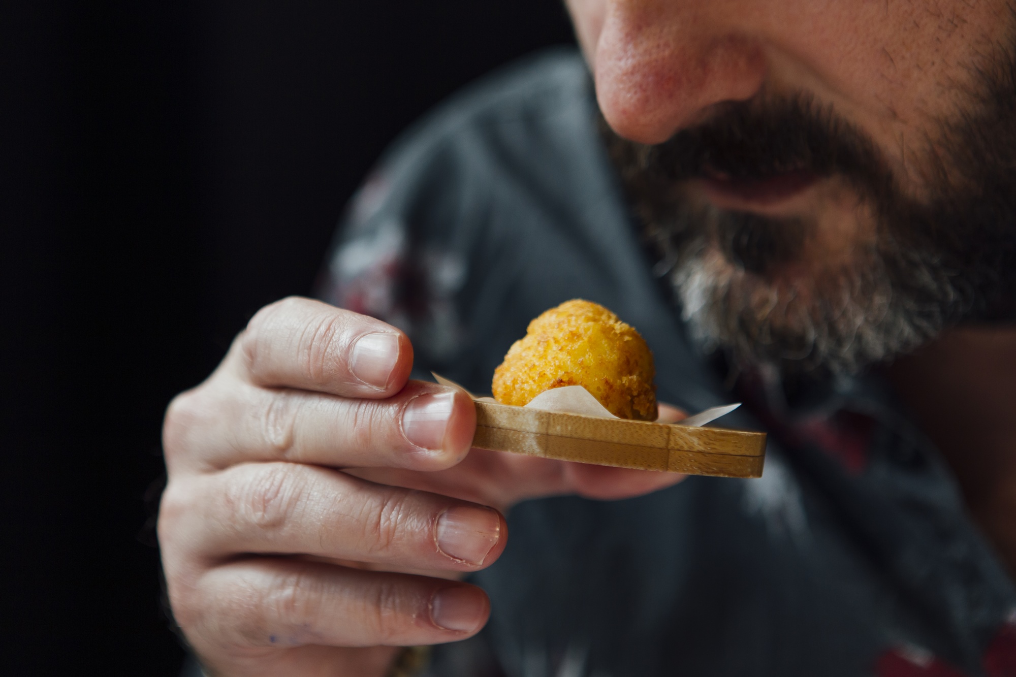 Guiso de ají peruano en formato croquetero. Guiso de ají peruano en formato croquetero.