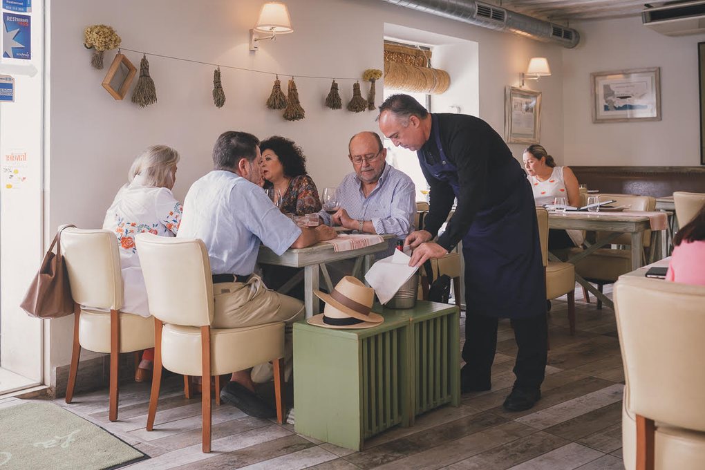 Entre la clientela, los lunes es habitual encontrar a profesionales del sector gastronómico de Málaga. Entre la clientela, los lunes es habitual encontrar a profesionales del sector gastronómico de Málaga.