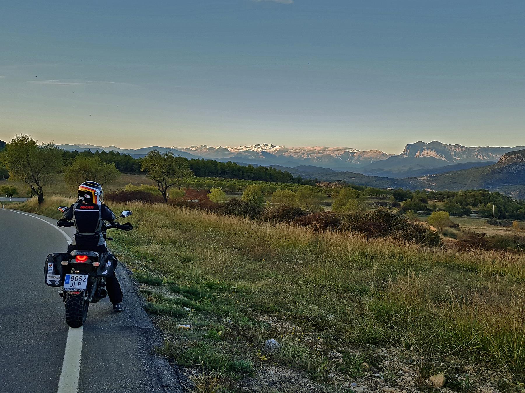 Ruta en moto por Huesca. Ruta en moto por Huesca.