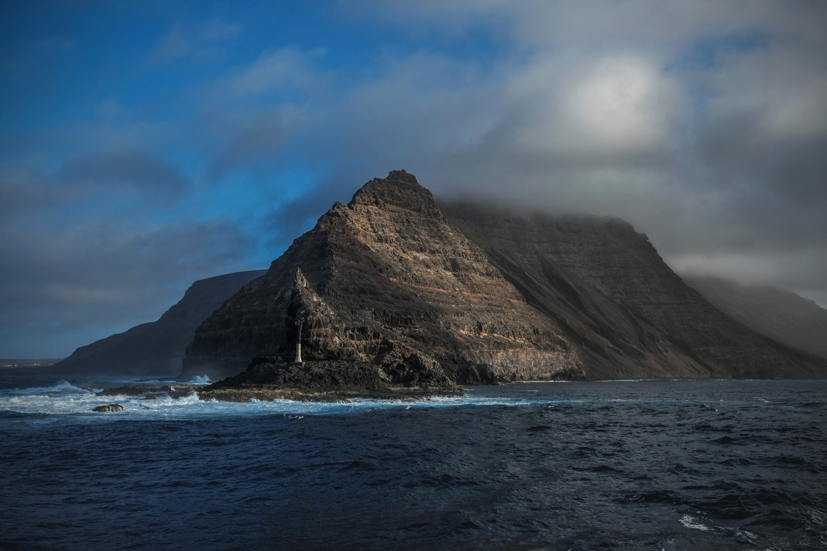Vista de los acantalidados de Lanzarote desde el barco que va hasta La Graciosa. Vista de los acantalidados de Lanzarote desde el barco que va hasta La Graciosa.