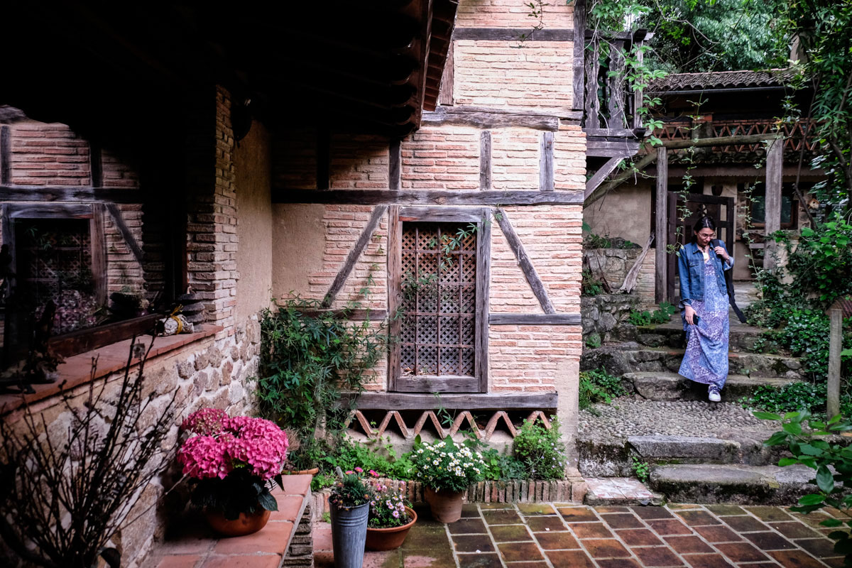 Las dos casas mantienen la arquitectura tradicional de la zona. Las dos casas mantienen la arquitectura tradicional de la zona.