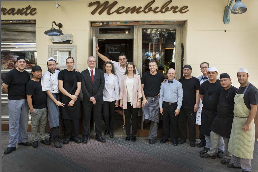 El equipo de 'Membibre' al completo a las puertas del restaurante. El equipo de 'Membibre' al completo a las puertas del restaurante.