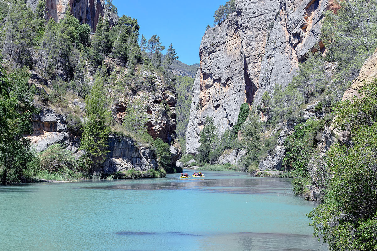 Montanejos es conocido por el color de sus aguas. Montanejos es conocido por el color de sus aguas.