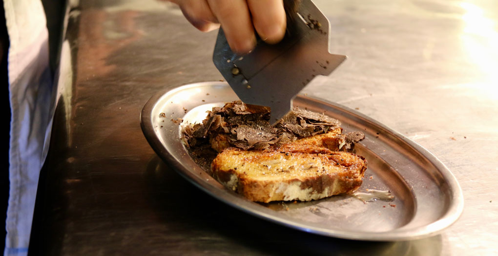 La trufa como invitada especial a la mesa. La trufa como invitada especial a la mesa.