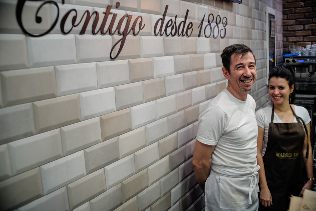 Trabajadores de 1883, siempre con una sonrisa. Trabajadores de 1883, siempre con una sonrisa.