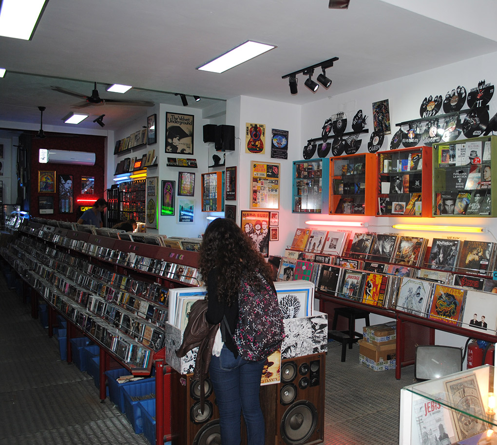Si te gusta la música, tienes que entrar aquí. Foto: Mamadú Dabó. Si te gusta la música, tienes que entrar aquí. Foto: Mamadú Dabó.