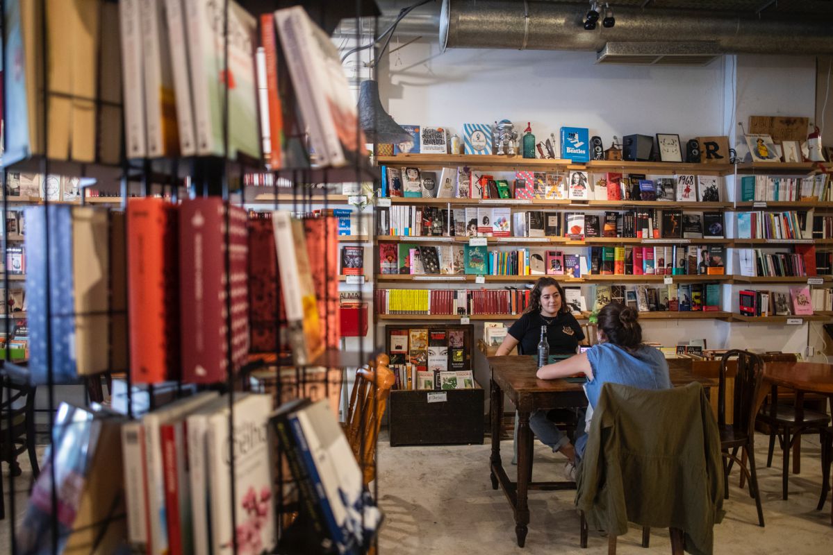 Cerveza, comida, libros... ¿Se te ocurre un lugar mejor para quedar? Cerveza, comida, libros... ¿Se te ocurre un lugar mejor para quedar?