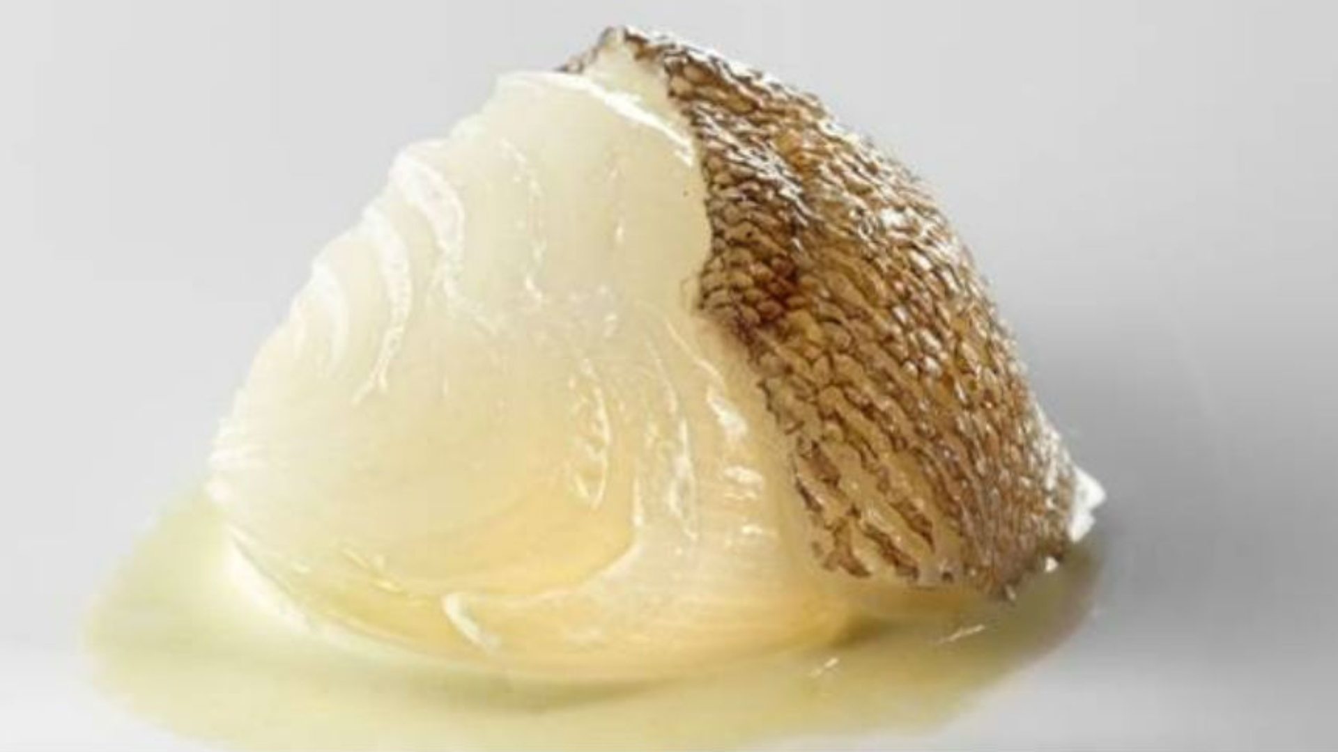 Plato estrella: Cebolla blanca, fondo de bacalao y pimienta verde Plato estrella: Cebolla blanca, fondo de bacalao y pimienta verde