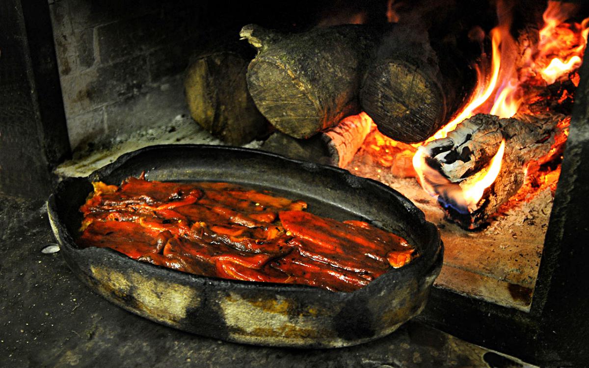 El sabor de la leña se impregna en cada plato. Foto: Etxebarri. El sabor de la leña se impregna en cada plato. Foto: Etxebarri.
