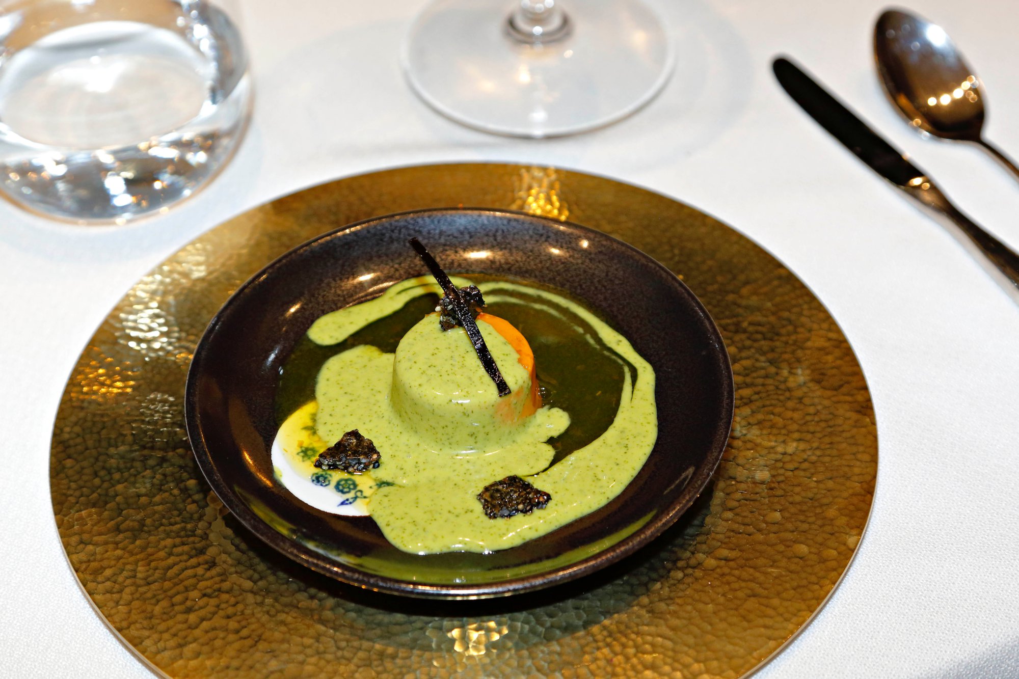 'Foie' de mar con golosina de 'kombu' y crema de 'wasabi' elaborado con hígado de rape. 'Foie' de mar con golosina de 'kombu' y crema de 'wasabi' elaborado con hígado de rape.