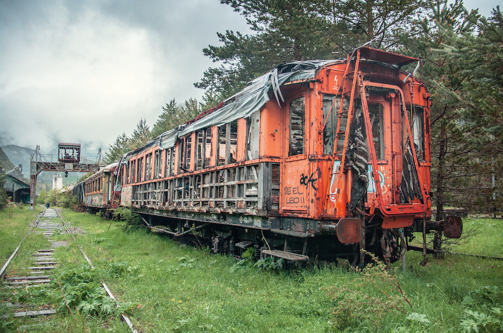 La historia de esta estación puede intuirse en estos vagones abandonados. La historia de esta estación puede intuirse en estos vagones abandonados.