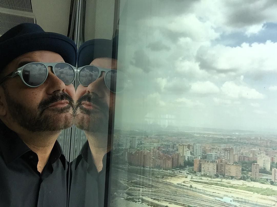 La imagen del tejido urbano de la capital se cuela por la ventana. Foto: Instagram. La imagen del tejido urbano de la capital se cuela por la ventana. Foto: Instagram.
