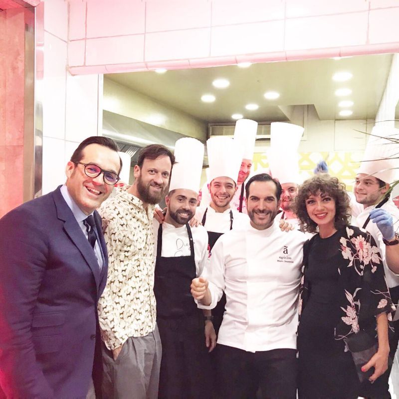 Durante una salida gastronómica. Foto: Twitter. Durante una salida gastronómica. Foto: Twitter.