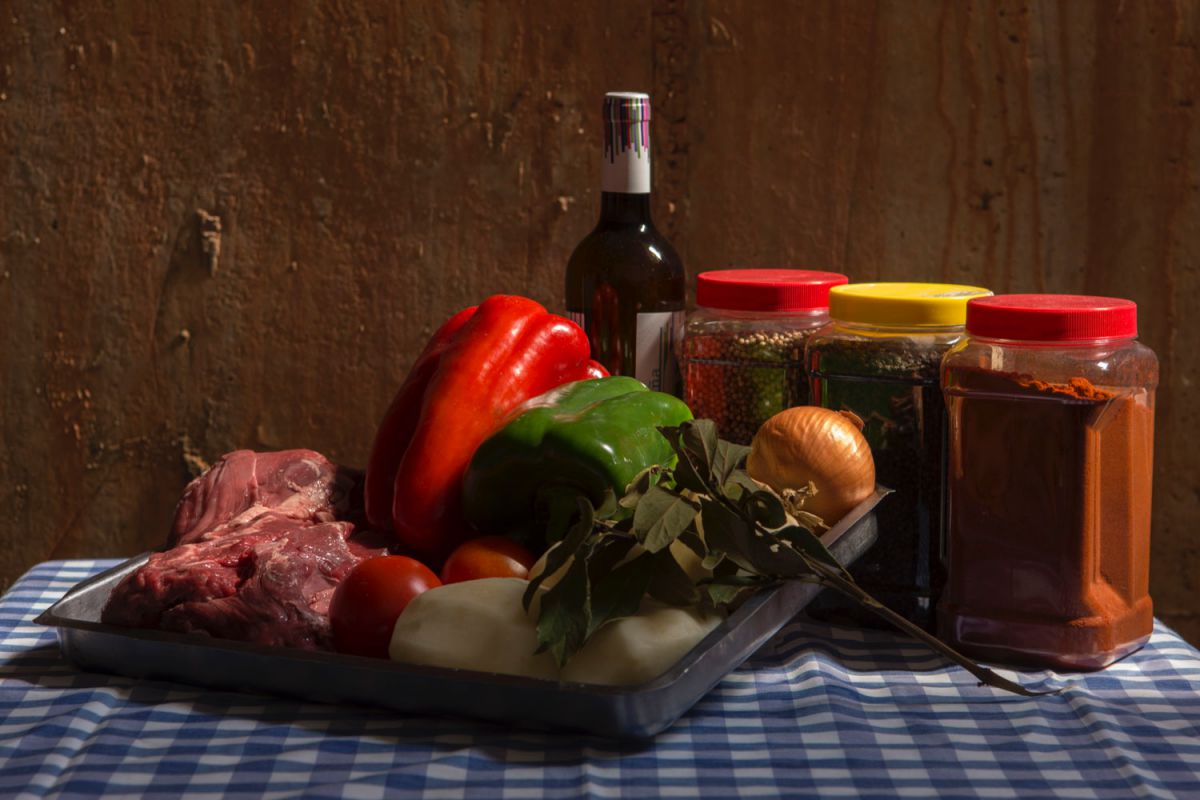 Ingredientes del cocido de vaca de la festividad del Santo Voto, en Puertollano, Ciudad Real. Ingredientes del cocido de vaca de la festividad del Santo Voto, en Puertollano, Ciudad Real.