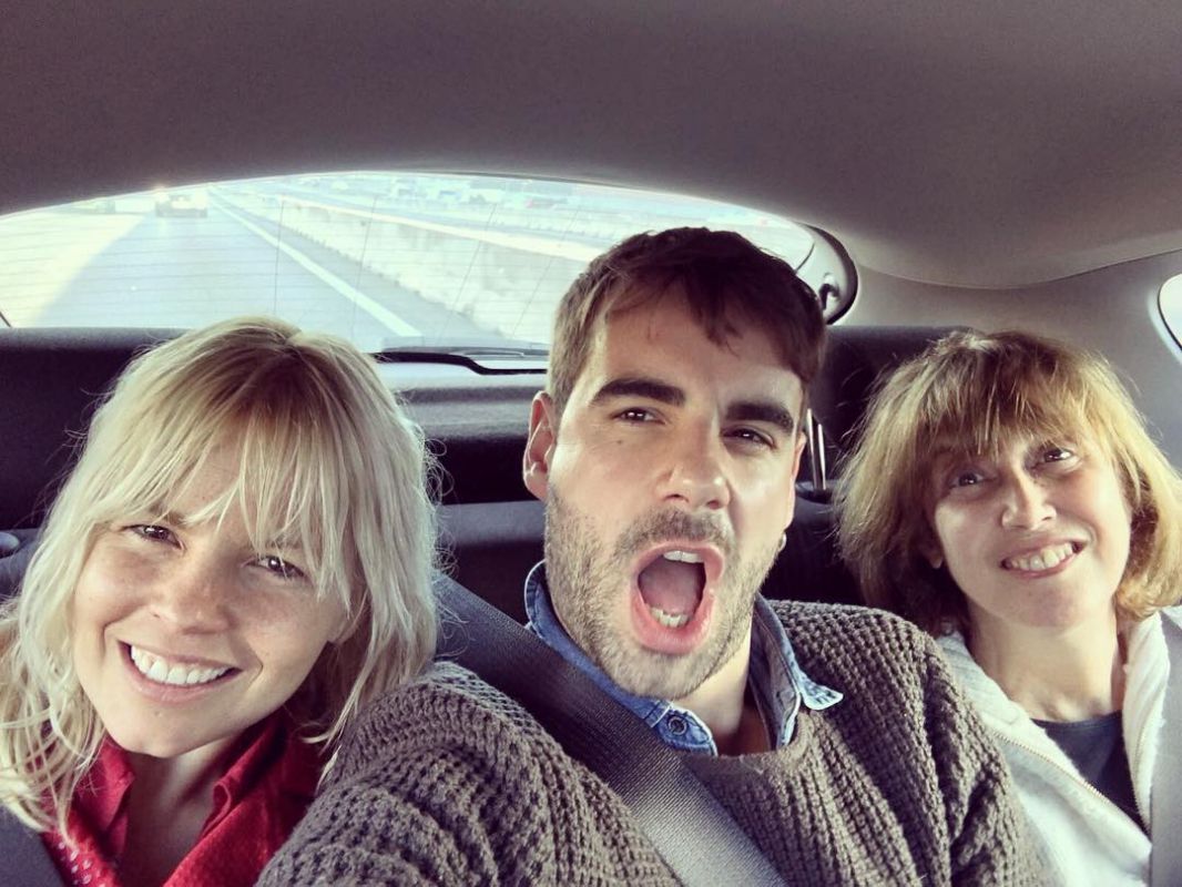 En dirección a Ávila para la representación de la obra 'El príncipe y la corista'. Foto: Instagram. En dirección a Ávila para la representación de la obra 'El príncipe y la corista'. Foto: Instagram.