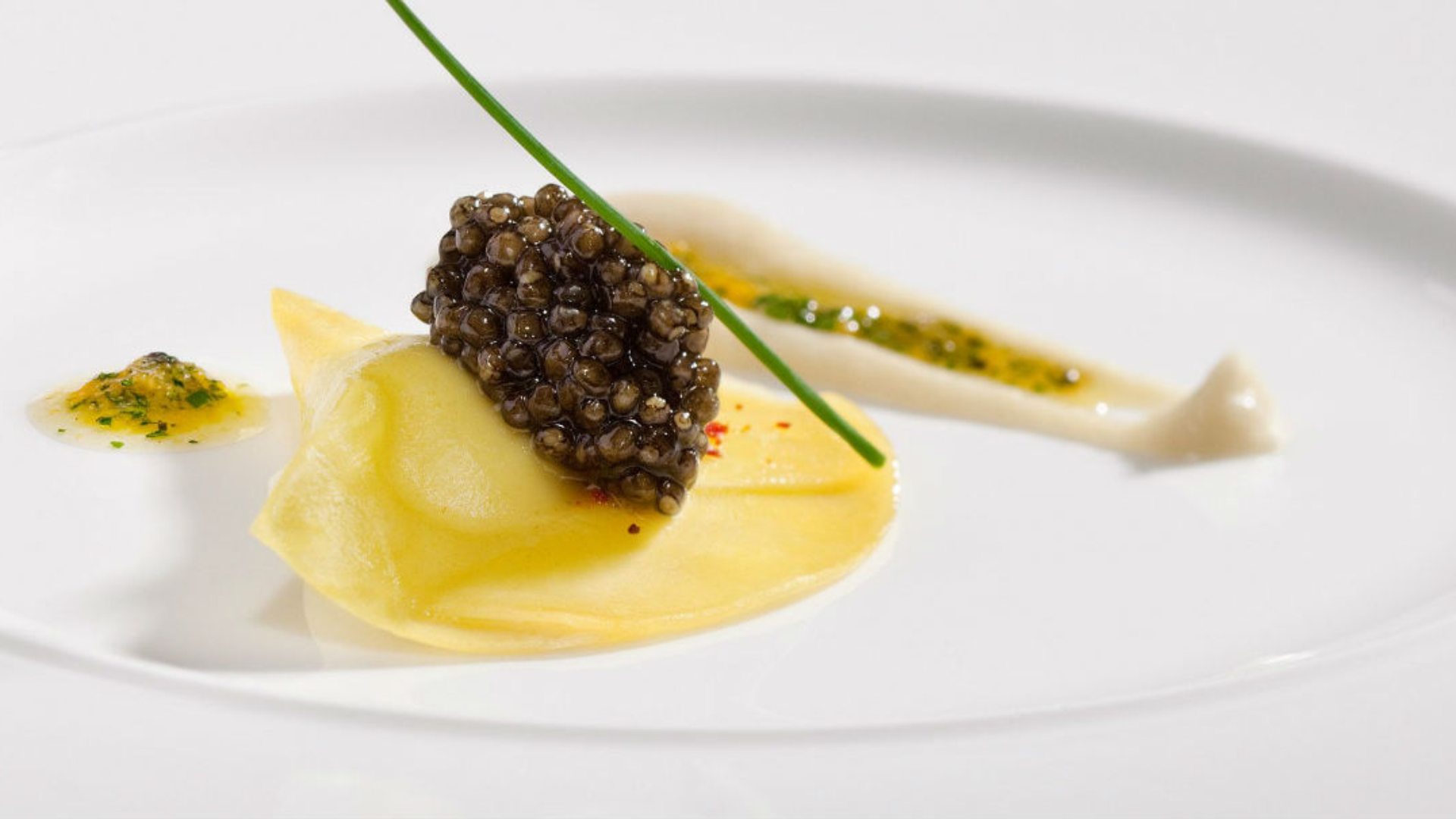 Plato estrella: Ravioli de ricotta ahumado con caviar Plato estrella: Ravioli de ricotta ahumado con caviar
