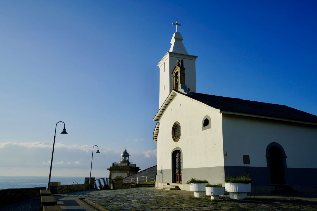 Capilla de la Atalaya, en Luarca (Asturias). Capilla de la Atalaya, en Luarca (Asturias).