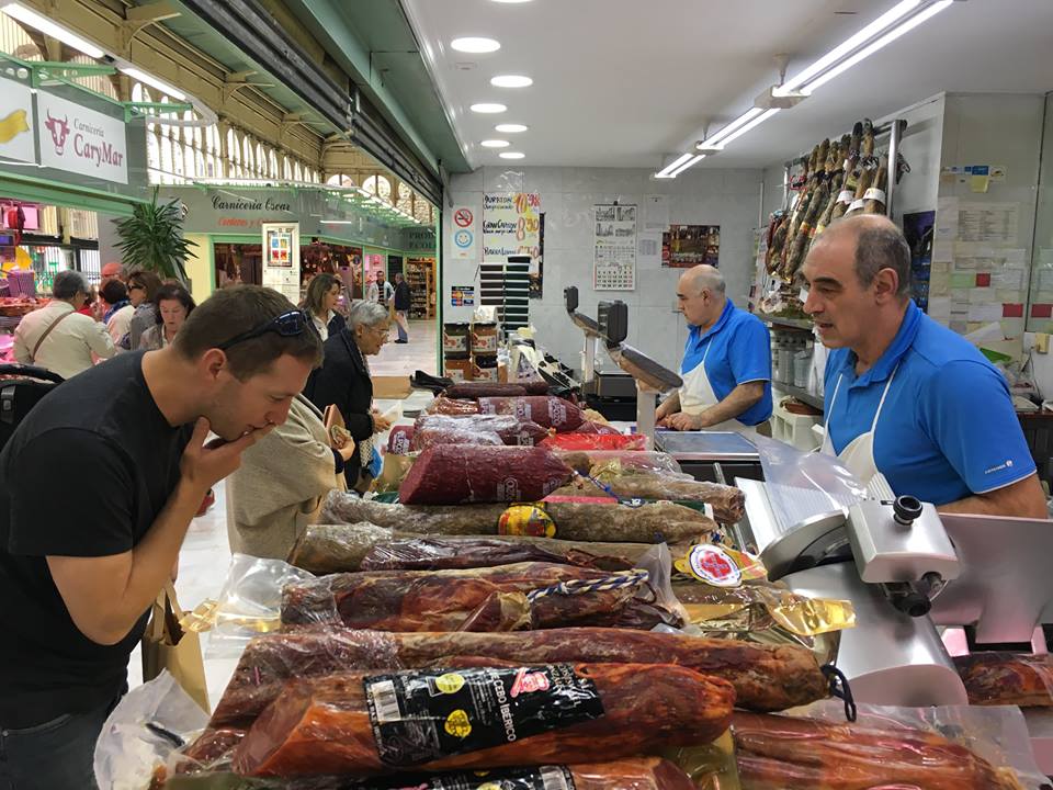 Una de las tiendas del Mercado El Fontán, en Oviedo. Foto: Facebook Mercado El Fontán. Una de las tiendas del Mercado El Fontán, en Oviedo. Foto: Facebook Mercado El Fontán.