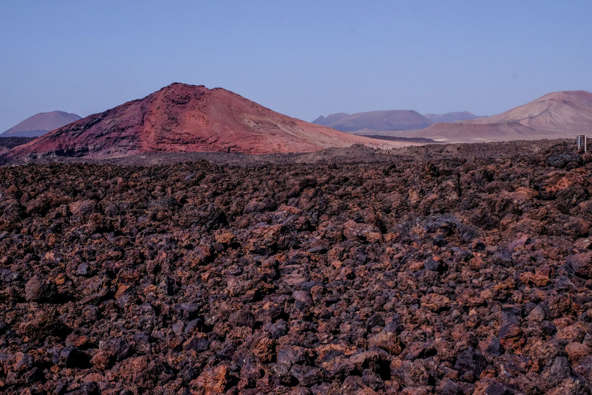 Los volcanes fue lo que más impactó al portugués del paisaje de la isla. Los volcanes fue lo que más impactó al portugués del paisaje de la isla.
