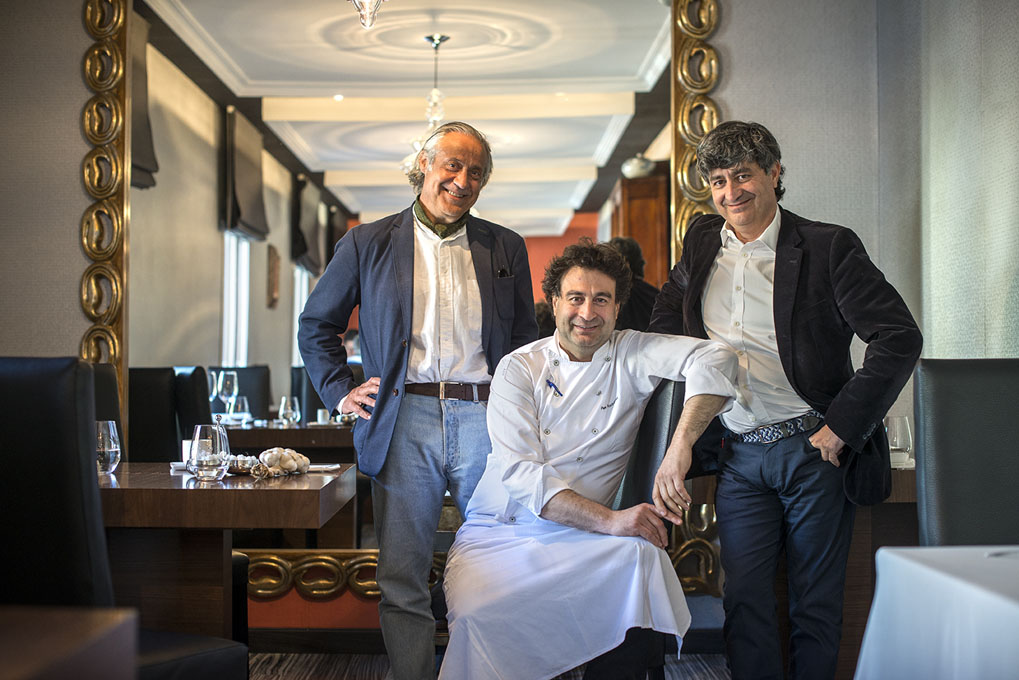 Pepe y Diego Rodríguez con el cocinero Manolo de la Osa, que estaba ese día de visita. Pepe y Diego Rodríguez con el cocinero Manolo de la Osa, que estaba ese día de visita.