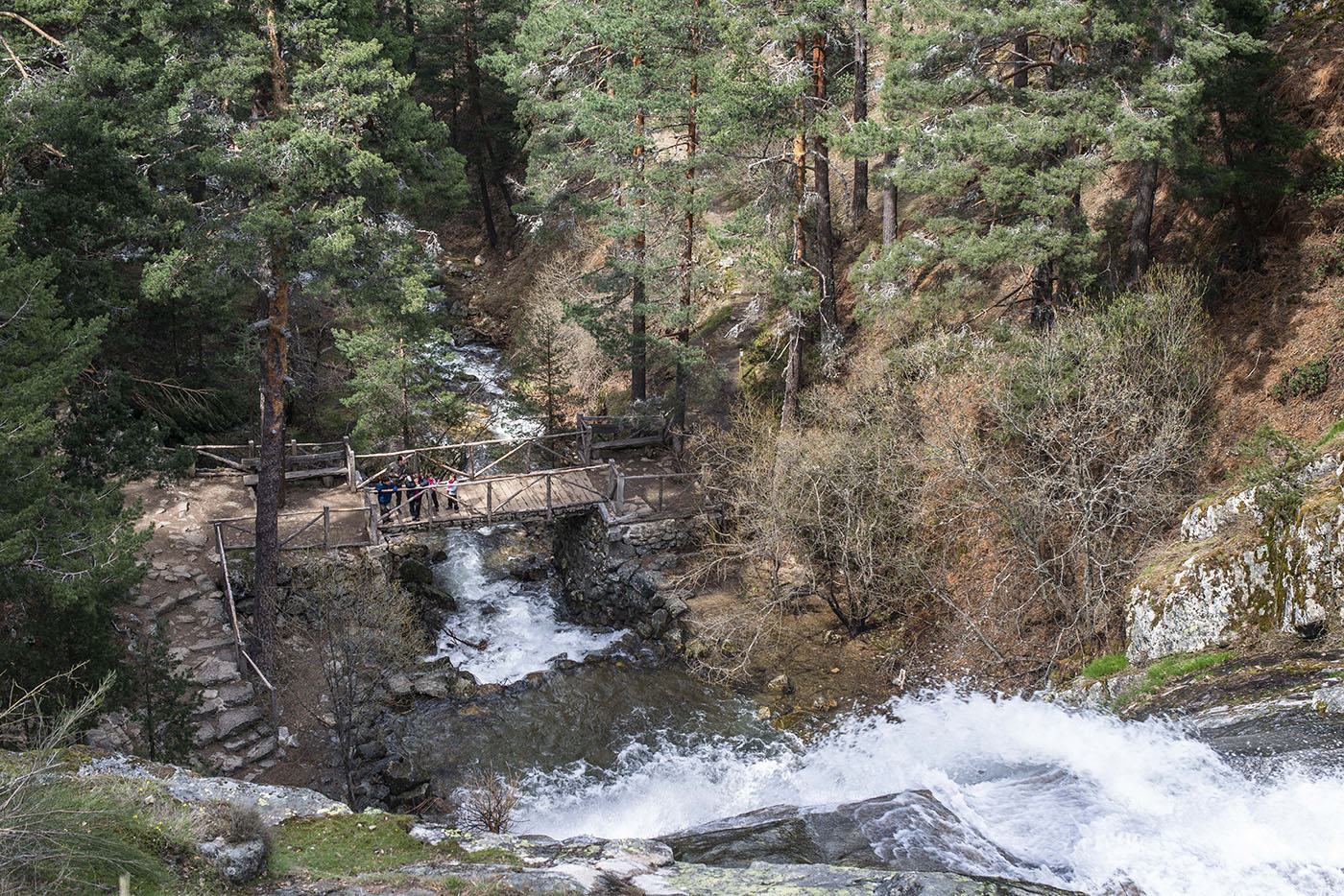 Cascadas de Sierra de Guadarrama: El Chorro de Navafría Cascadas de Sierra de Guadarrama: El Chorro de Navafría