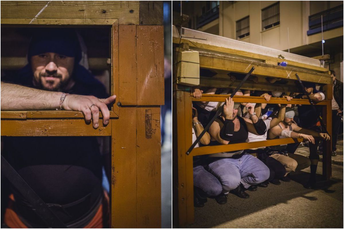 Los costaleros de los zancos y los costeros; y un momento de descanso por el barrio de San Roque. Los costaleros de los zancos y los costeros; y un momento de descanso por el barrio de San Roque.