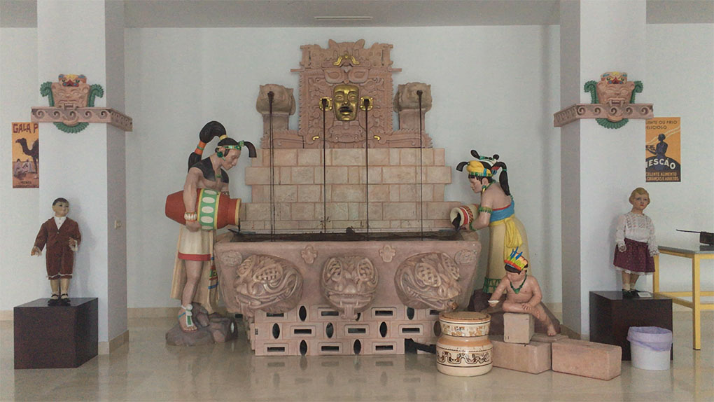 Solo hace falta acercar una taza a este fuente para comenzar la visita con alegría para el paladar. Solo hace falta acercar una taza a este fuente para comenzar la visita con alegría para el paladar.