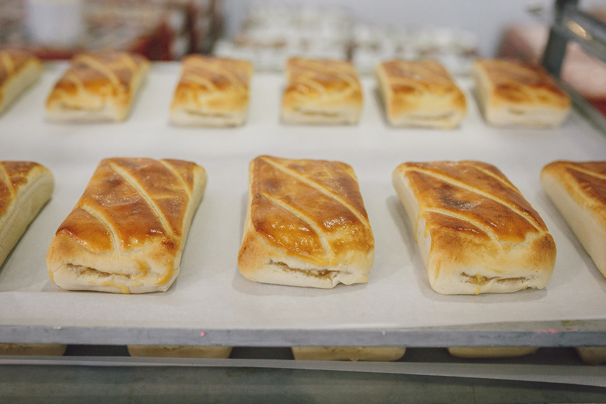 Cada pieza de este mazapán relleno pesa 300 gramos. Cada pieza de este mazapán relleno pesa 300 gramos.