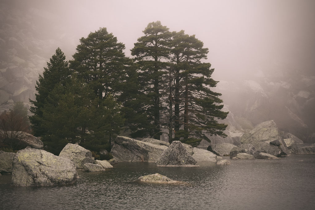 La niebla le otorga al lago aún más misterio. Foto: shutterstock. La niebla le otorga al lago aún más misterio. Foto: shutterstock.