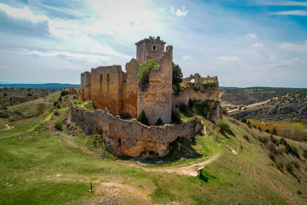 El castillo de Ucero, testigo de la historia del lugar desde el siglo XII. Foto: Shutterstock. El castillo de Ucero, testigo de la historia del lugar desde el siglo XII. Foto: Shutterstock.