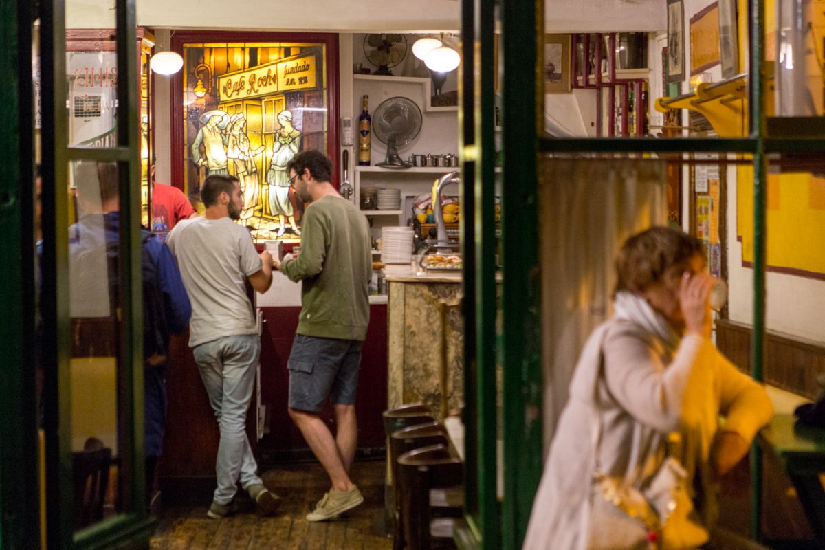 El 'Café Roch' es uno de los últimos reductos para la bohemia en Pamplona, un local centenario. El 'Café Roch' es uno de los últimos reductos para la bohemia en Pamplona, un local centenario.