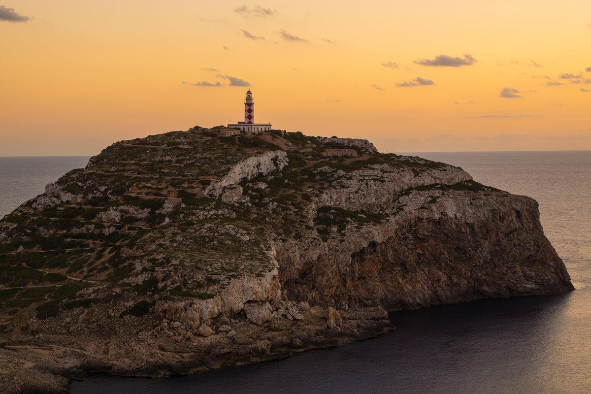 El recorrido hasta el Faro de Ensiola constituye la ruta más completa, de cuatro horas de duración. Foto: Shutterstock. El recorrido hasta el Faro de Ensiola constituye la ruta más completa, de cuatro horas de duración. Foto: Shutterstock.