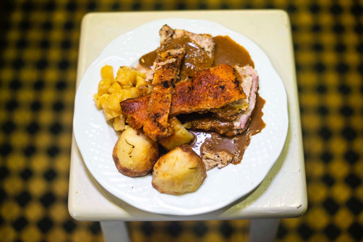 Plato de estofado de ternera en cerveza inglesa con puré de patatas de 'Los Chuchis', en el barrio de Lavapiés, Madrid. Plato de estofado de ternera en cerveza inglesa con puré de patatas de 'Los Chuchis', en el barrio de Lavapiés, Madrid.
