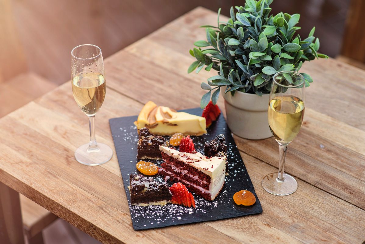Cakes & Champagne en el hotel Vincci The Mint, Madrid. Cakes & Champagne en el hotel Vincci The Mint, Madrid.