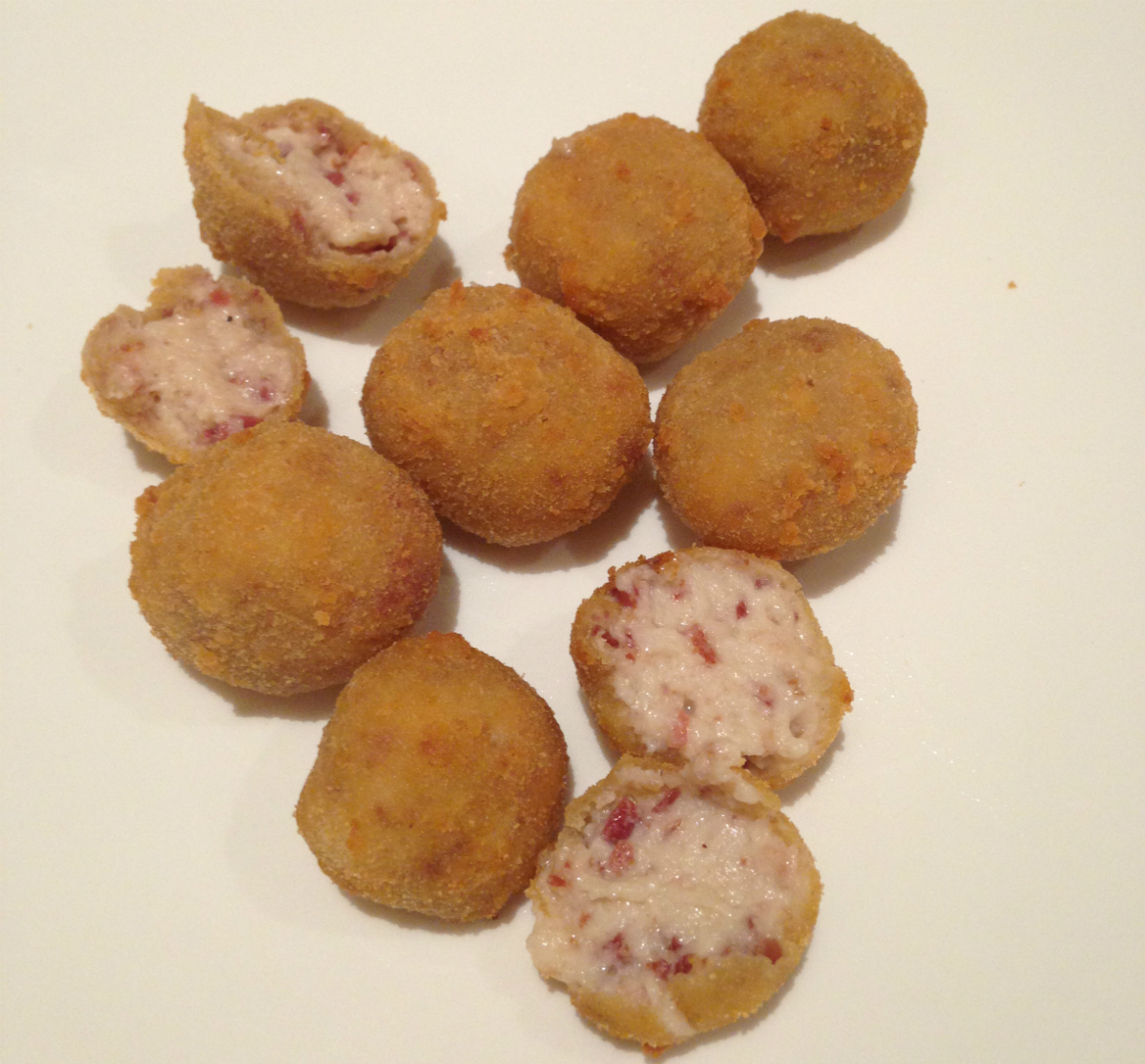 Empezamos con unas croquetas de jamón. Foto: M.R. Empezamos con unas croquetas de jamón. Foto: M.R.